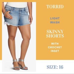 TORRID SKINNY SHORT SHORTS - WITH CROCHET INSET